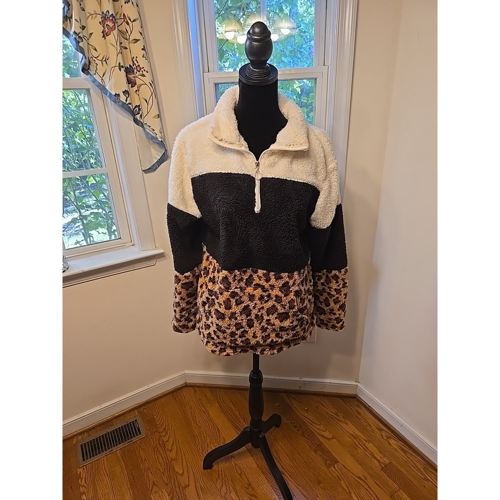 Le Moda Pullover Sherpa Shirt Leopard Print 1/4 Zip Womens Size Medium
